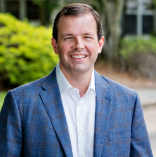 Empresário presenteia cada um de seus funcionários com bônus de R$ 2,4 milhões