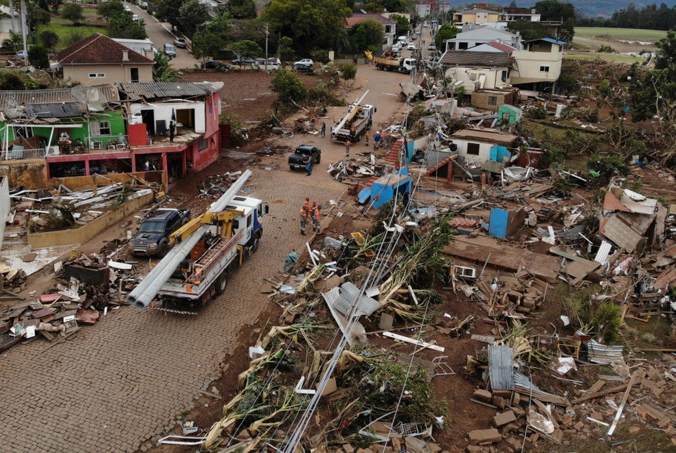 Rastro de destruição não apenas em residências, mas também nas indústrias locais no Rio Grande do Sul — Foto: Silvio Avila/AFP via Getty Images