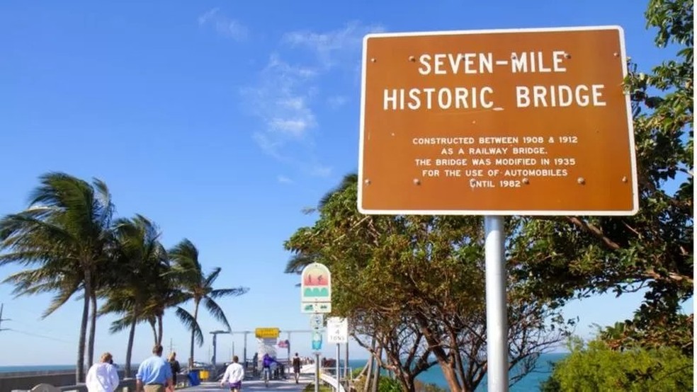 A Ponte das Sete Milhas liga as ilhas centrais às do sul de Florida Keys — Foto: Jeff Greenberg via BBC News