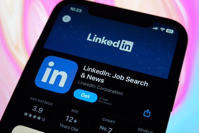 LinkedIn começa a testar 'coach' de IA nos EUA, lança revisor de ...