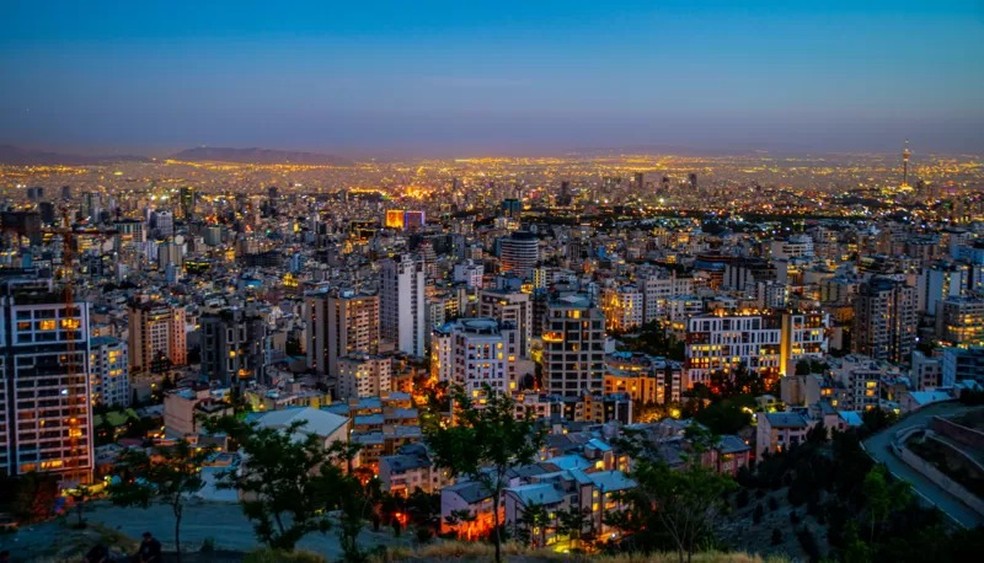 Vista de Teerã - economia do Irã é fortemente ancorada na renda petroleira. — Foto: GETTY via BBC