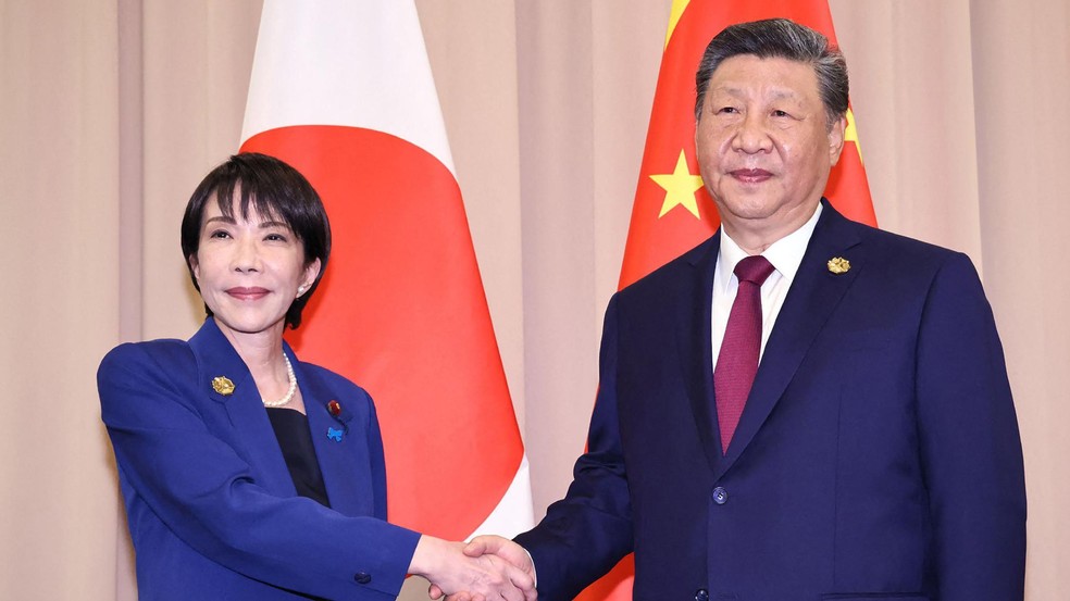 Os comentários da primeira-ministra do Japão, Sanae Takaichi, sobre Taiwan causaram forte reação de Pequim — Foto: BBC News fonte