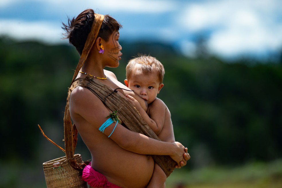 Crise humanitária Yanomami: Você sabe quantos profissionais de origem indígena há na sua empresa? Apoia projetos de comunidades indígenas?  — Foto: Getty Images 