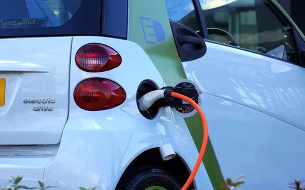 Desenvolvimento de uma indústria voltada à produção de carros elétricos é uma das prioridades do governo federal — Foto: Reprodução
