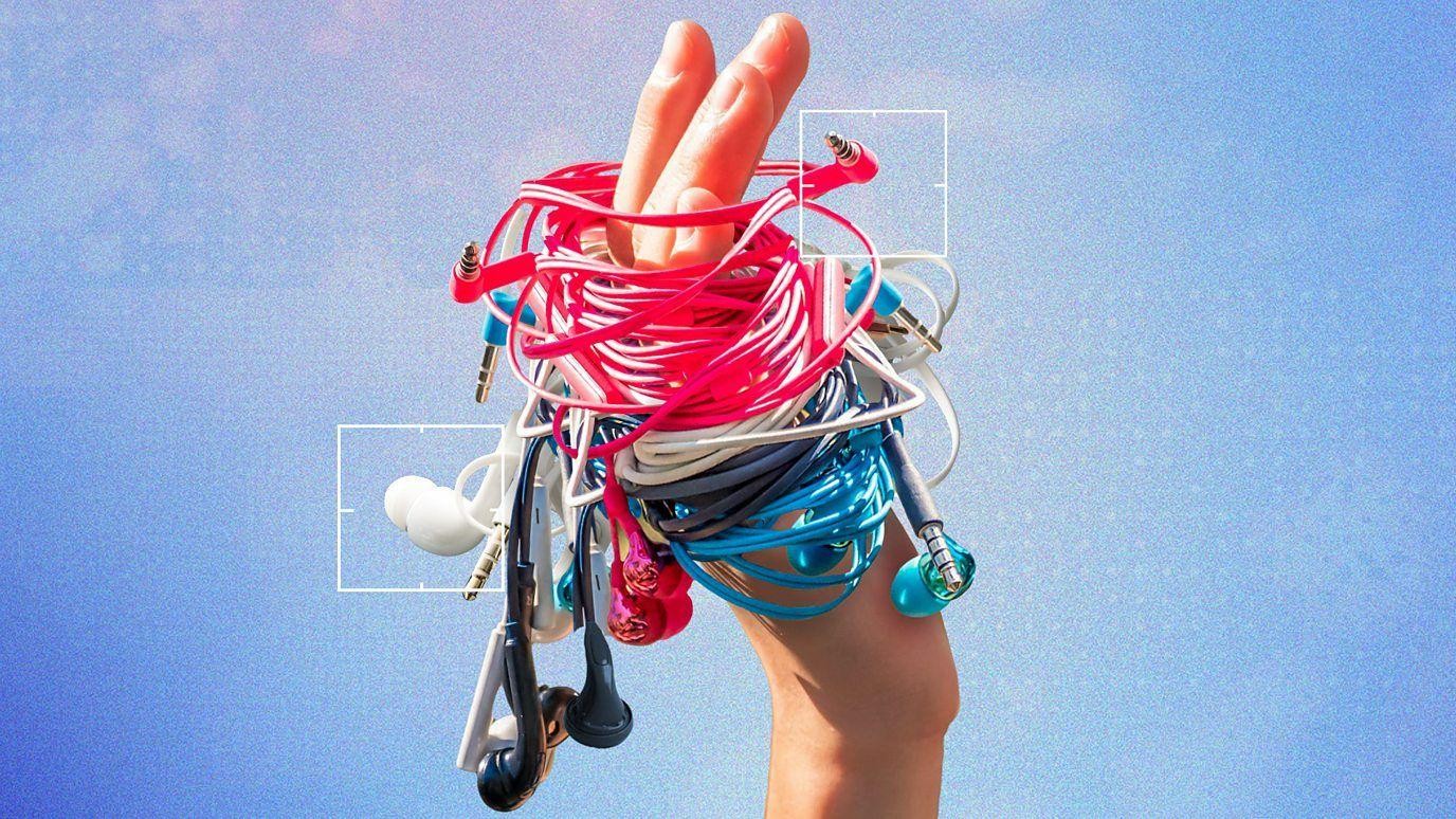 Por que as pessoas estão abandonando os fones de ouvido sem fio?