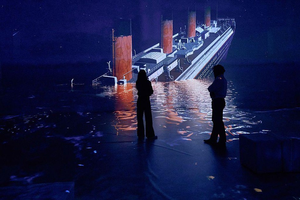 A atração The Legend of the Titanic foi criada para fazer com que o público se sinta a bordo do transatlântico condenado — Foto: BBC News fonte