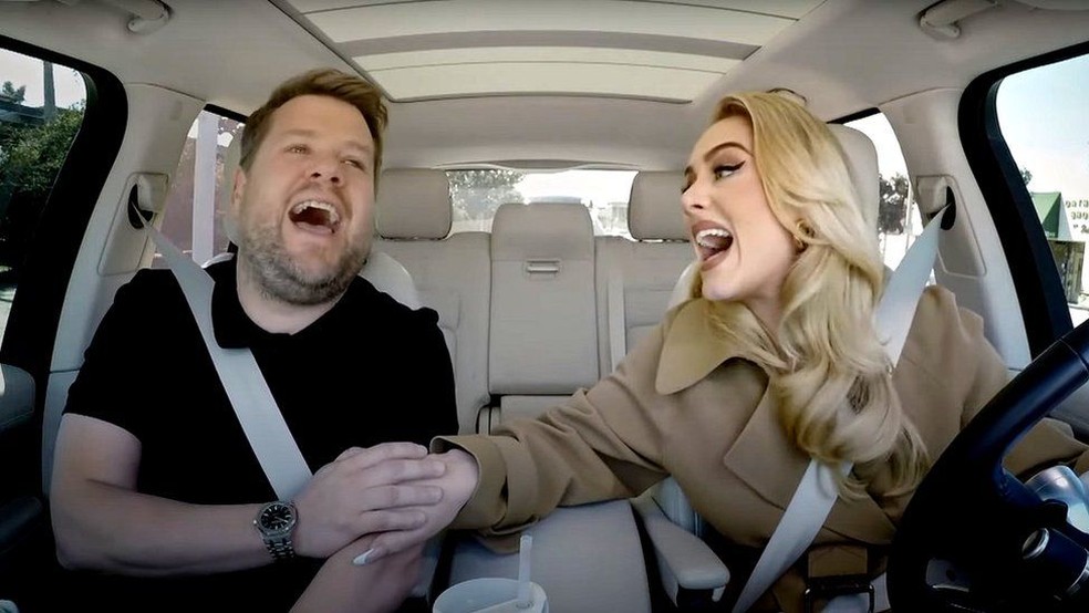 Adele estrela o último 'Carpool Karaoke' com James Corden — Foto: Reprodução/YouTube