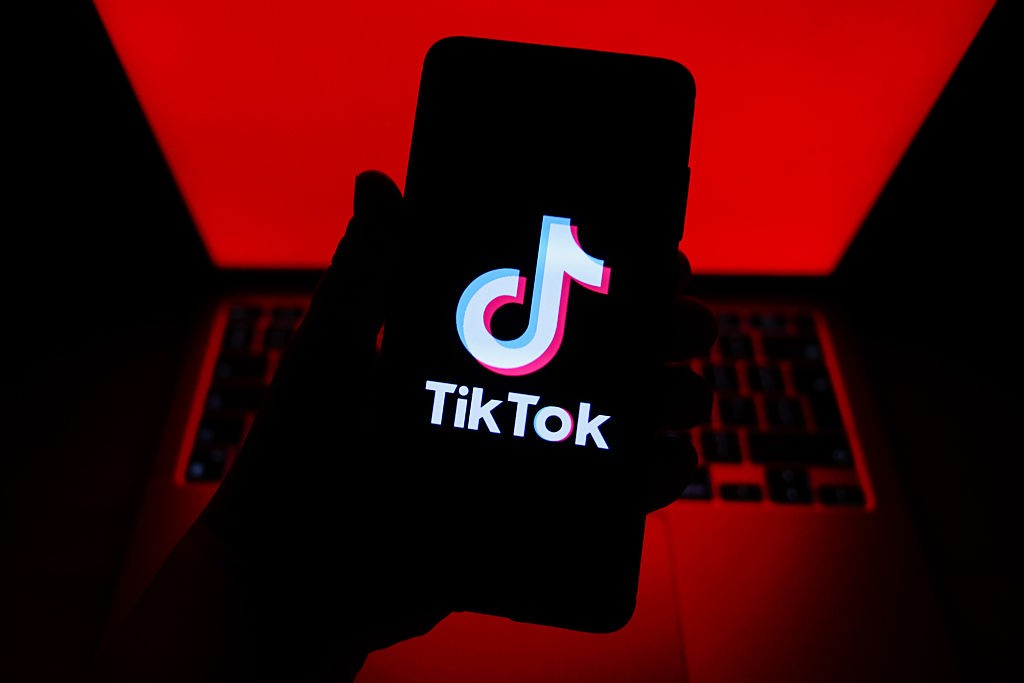 Mãe que perdeu filho em 'desafio do apagão' lidera ação inédita contra o TikTok ao lado de outras famílias britânicas