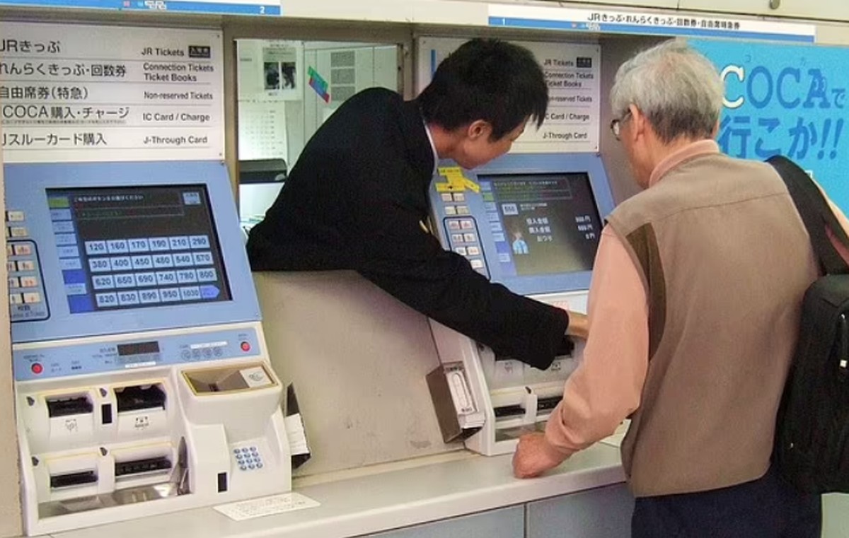 日本の駅の券売機でヘルプボタンを押すと驚くべき結果が得られる |テクノロジー
