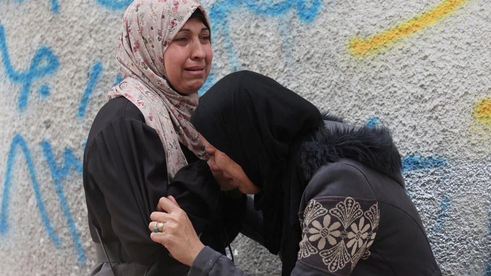 Cinco palestinos teriam sido mortos por disparos israelenses na Faixa de Gaza na quinta-feira (22/1), apesar do cessar-fogo — Foto: BBC News fonte