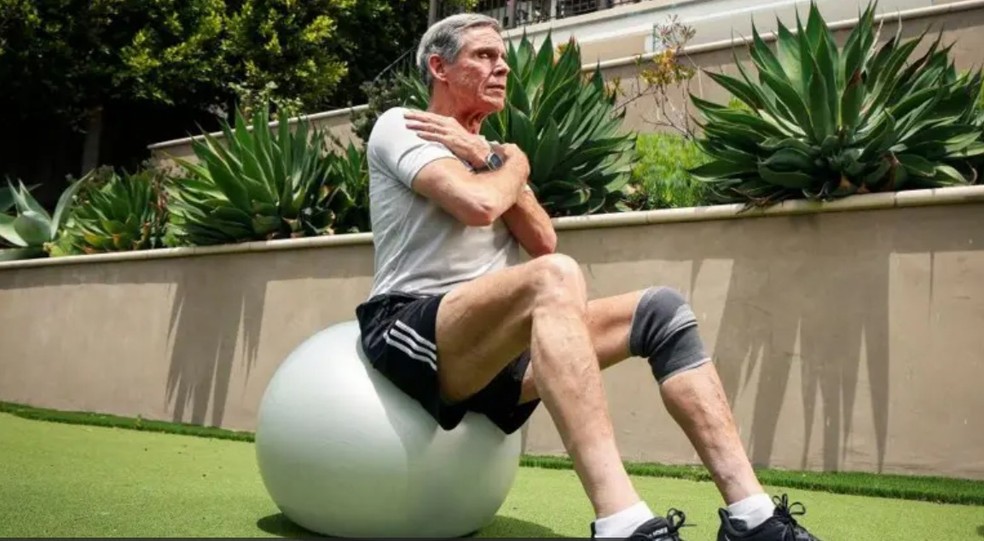 Não apenas os exercícios aeróbicos são benéficos, mas também o treinamento de força e equilíbrio, diz Eric Topol (foto) — Foto: Sandy Huffaker para The Washington Post vía Getty Images