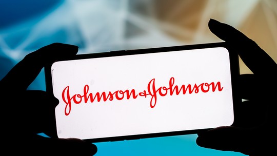 Johnson & Johnson avalia acordo de US$ 6,5 bilhões para encerrar processos de câncer no ovário