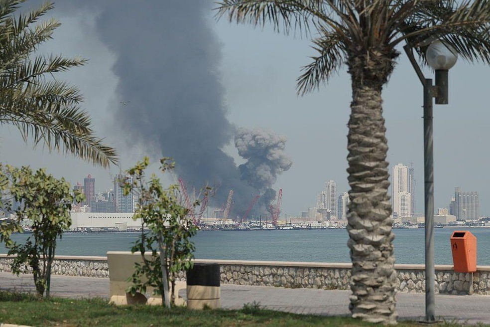 O Irã também atacou as bases militares dos Estados Unidos no Golfo, como a que abriga a Quinta Frota dos Estados Unidos em Manama, a capital do Bahrein — Foto: BBC News fonte