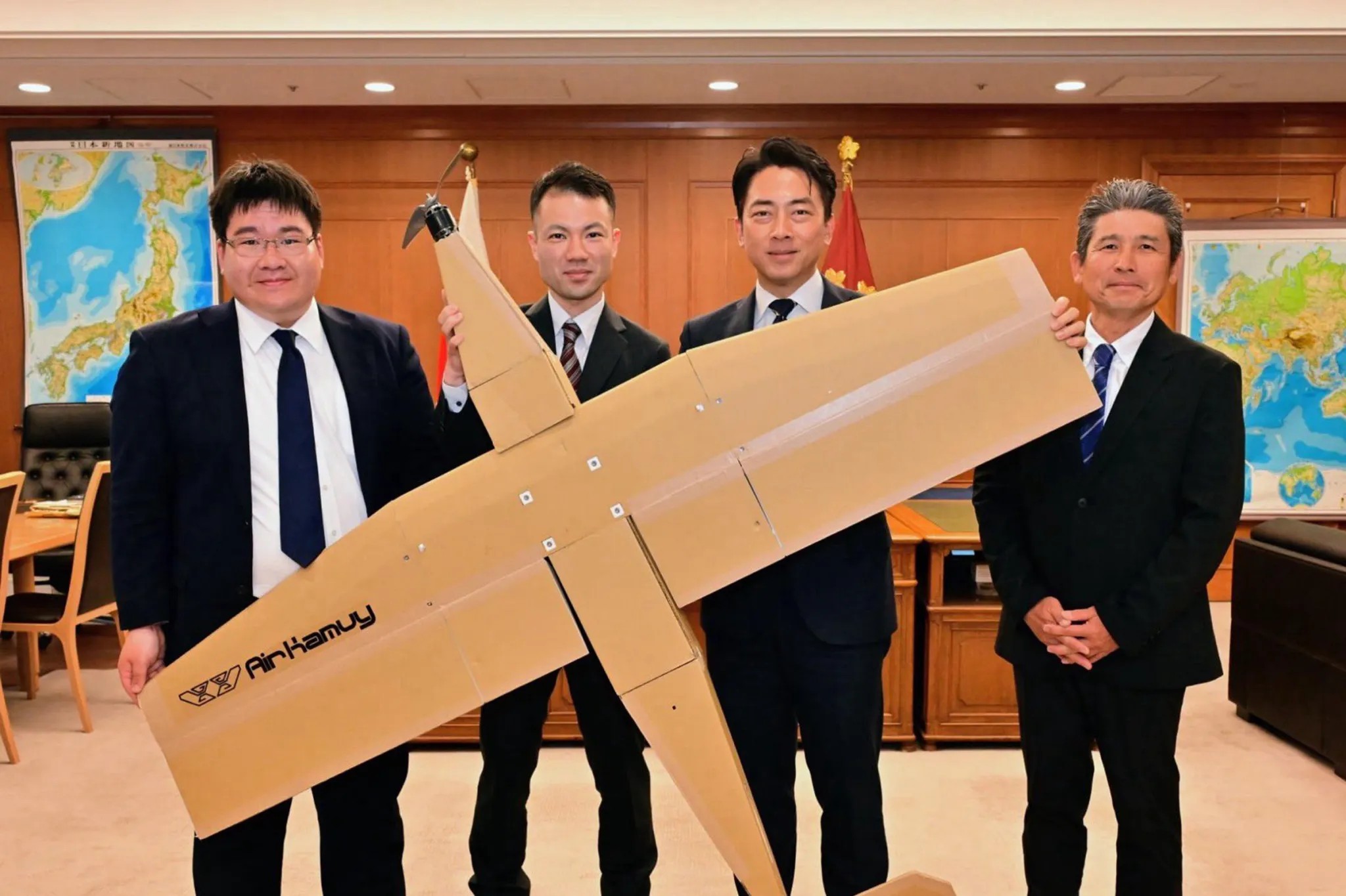 Japão inova e lança drone militar de papelão por R$ 12 mil