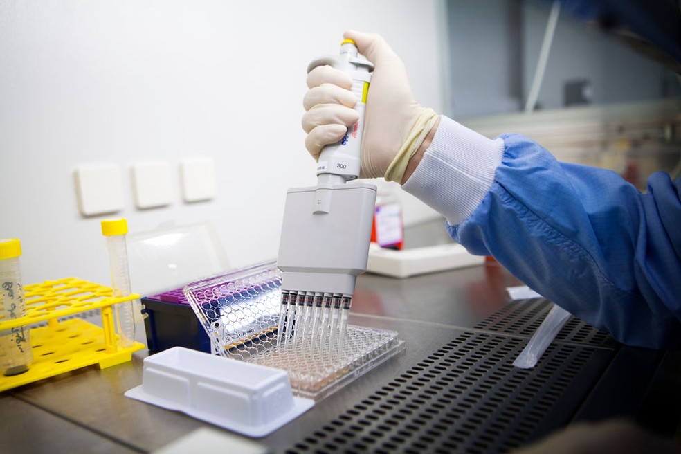 Reportagem em um laboratório que desenvolve vacinas terapêuticas para tratar o câncer — Foto: BSIP/Universal Images Group via Getty Images