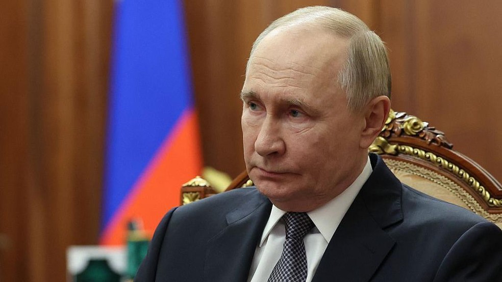 O Kremlin declarou que Vladimir Putin foi convidado para fazer parte do Conselho de Paz — Foto: BBC News fonte