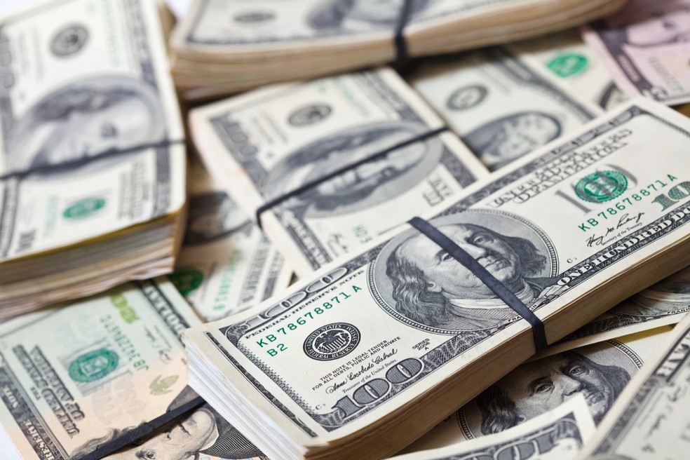 O dólar à vista fechou o dia cotado a 4,917 reais na venda, com baixa de 0,75% — Foto: Freepik