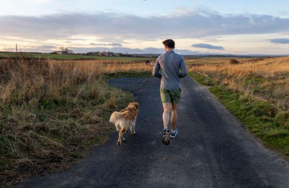 Se você participou dos excessos típicos do período festivo, talvez esteja pensando  em fazer uma dieta de desintoxicação por algumas semanas — Foto: Getty Images via BBC News
