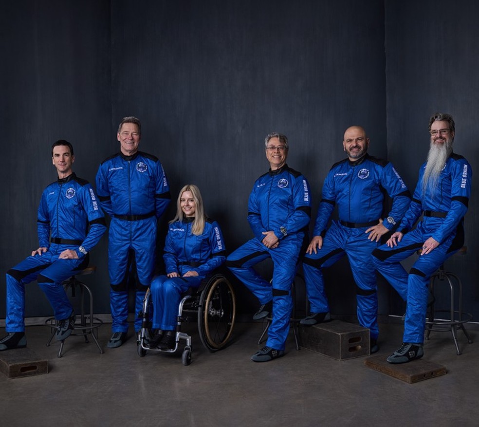 Tripulação completa da missão liderada pela Blue Origin — Foto: Reprodução/Instagram