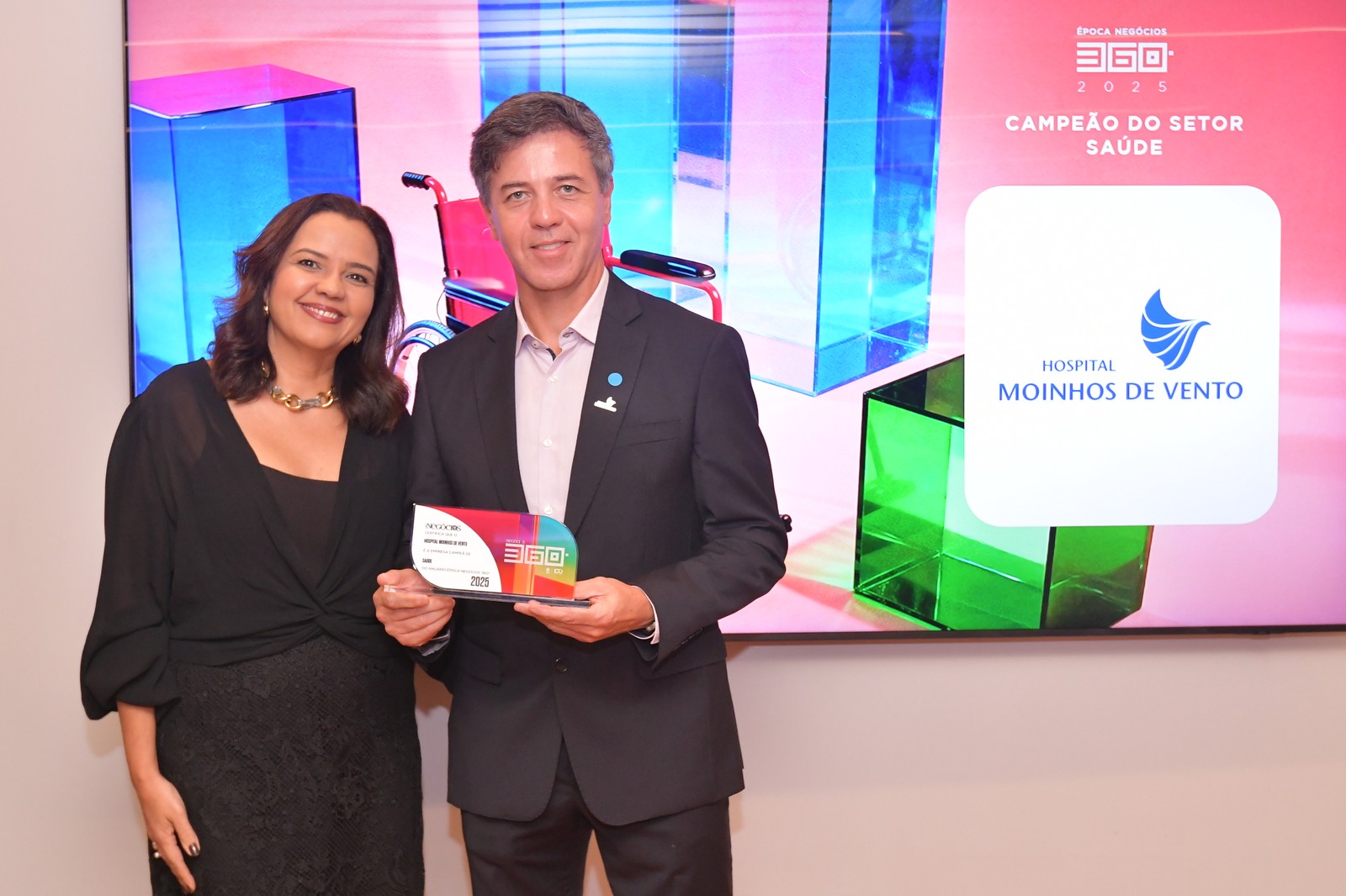 O Hospital Moinhos de Vento, representado pelo superintendente financeiro Marco Modesti, recebeu o prêmio no setor de Saúde — Foto: Flavio Santana