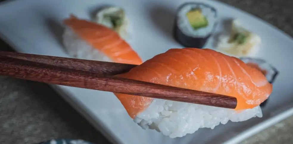 Ideia inicial do Projeto Japão era encontrar um novo mercado para peixes como o capelim, cantarilho e o arenque, além do camarão — Foto: Getty Images/BBC