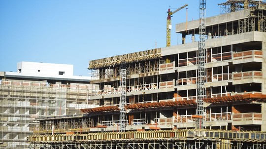 Empresários da indústria da construção estão otimistas para 2024, diz sondagem da CNI