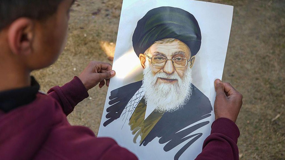 Ali Khamenei disse que não cederá a Donald Trump — Foto: BBC News fonte