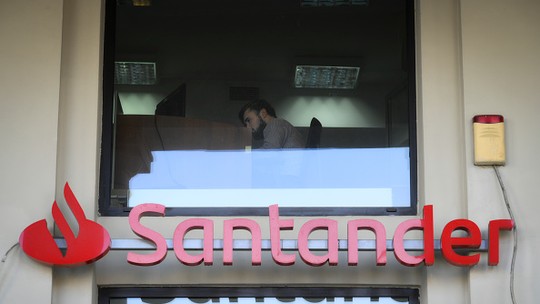 Santander mobiliza R$ 7 milhões em apoio ao RS
