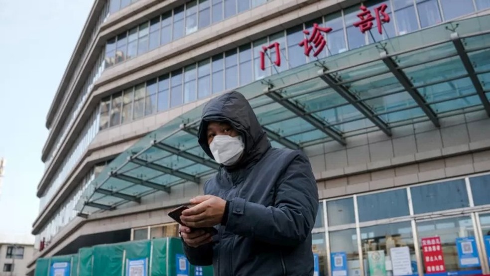 Onda de infecções ameaça hospitais da China após mudança de política — Foto: EPA via BBC
