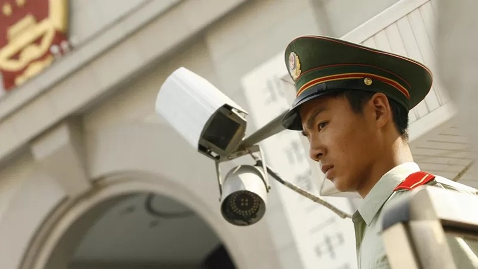 Segundo a ONG Safeguard Defenders a China expandiu a sua "rede de vigilância" para além de suas fronteiras — Foto: GETTY IMAGES via BBC