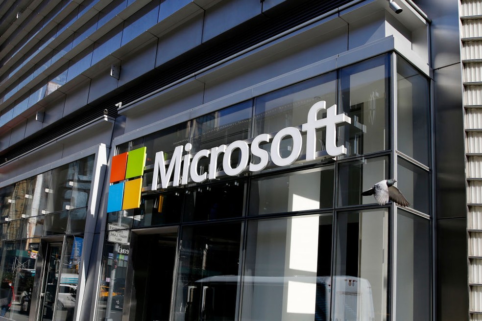 Microsoft tem queda acentuada no valor de suas ações por conta dos altos investimentos em IA — Foto: Getty Images