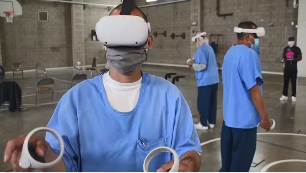 As sessões abrangem desde entrevistas de emprego até tarefas cotidianas, como fazer compras ou administrar dinheiro — Foto: Divulgação/Departamento de Correções e Reabilitação da Califórnia