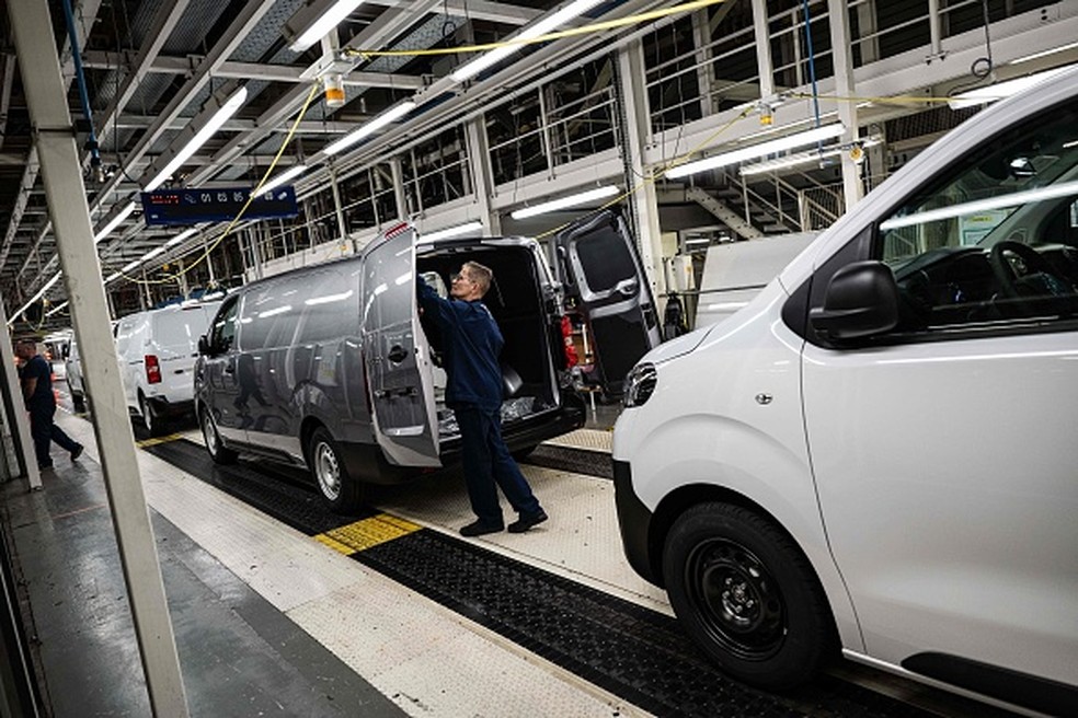 Stellantis anuncia produção de carros híbridos a etanol em polo ...