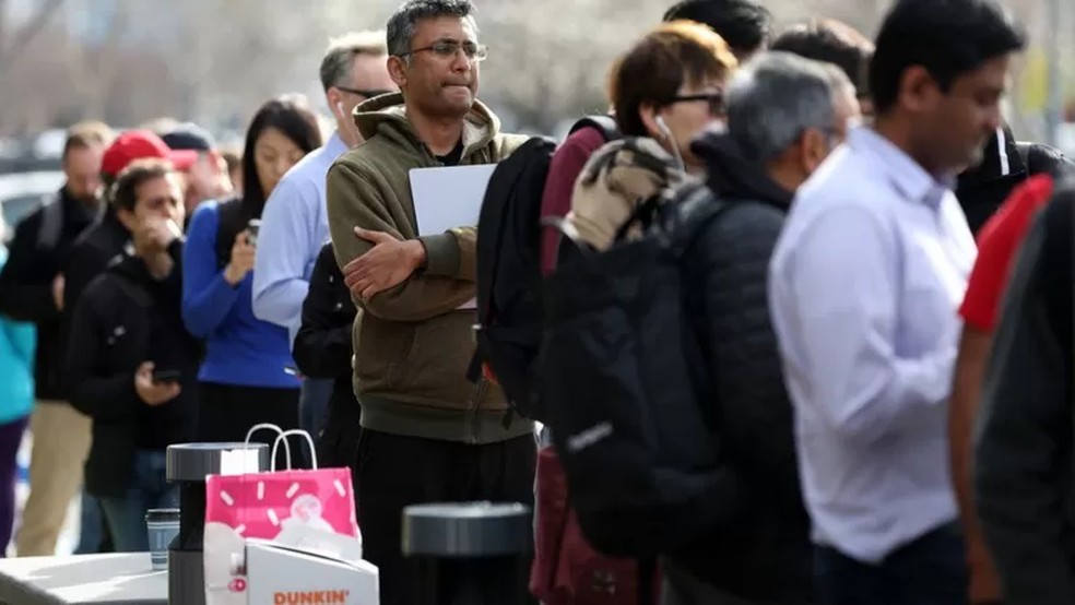 Correntistas do Silicon Valley Bank fizeram fila para sacar dinheiro — Foto: Getty Images (via BBC)