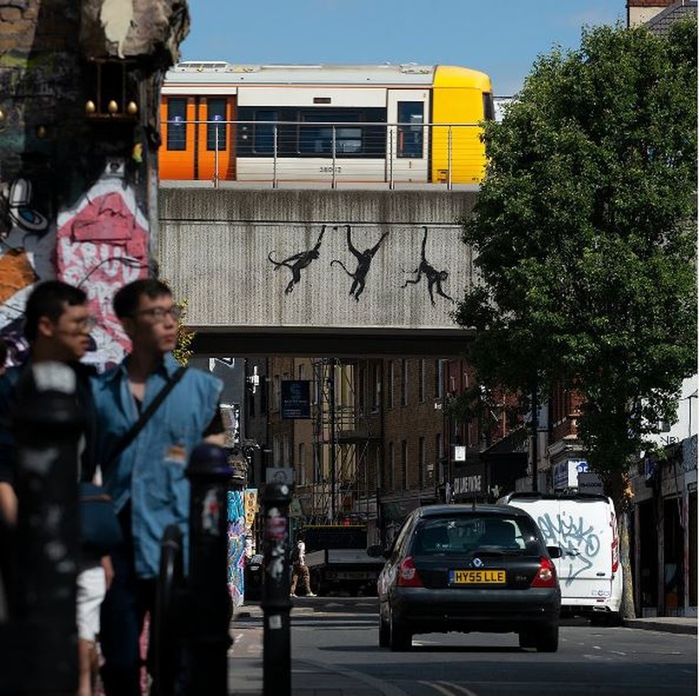 Obras de arte do artista de rua Banksy causam frenesi em Londres