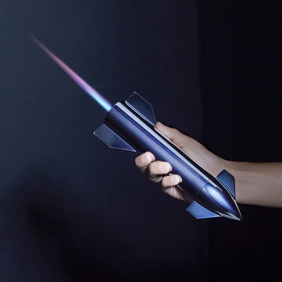 A SpaceX anunciou a pré-venda de uma tocha colecionável com aparência de sabre de luz — Foto: SpaceX