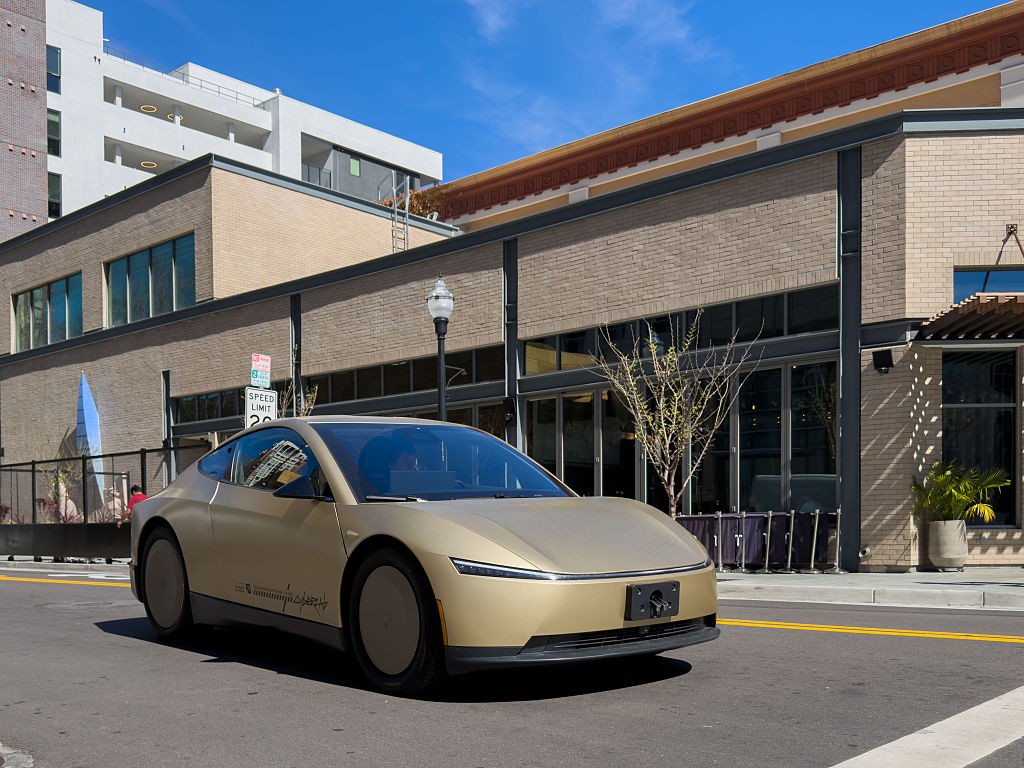 Carro sem volante, pedais e espelho retrovisor: esse é o plano da Tesla, de Elon Musk, para o futuro