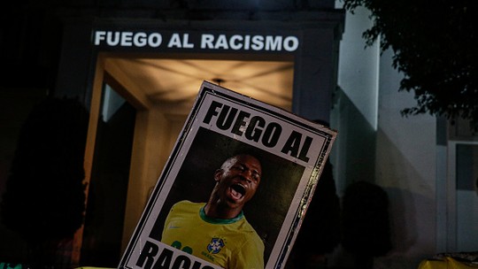Chefe da LaLiga se reúne com embaixador brasileiro na Espanha e volta a condenar racismo