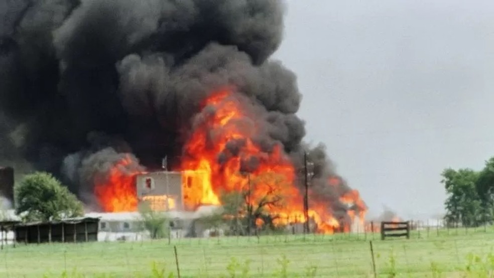 Não se sabe como começou o incêndio no complexo Mount Carmel — Foto: GETTY IMAGES via BBC