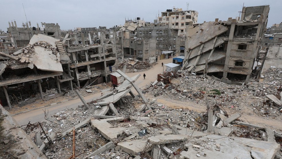 A ONU calcula que 81% de todas as estruturas da Faixa de Gaza estejam destruídas ou danificadas. — Foto: BBC News fonte