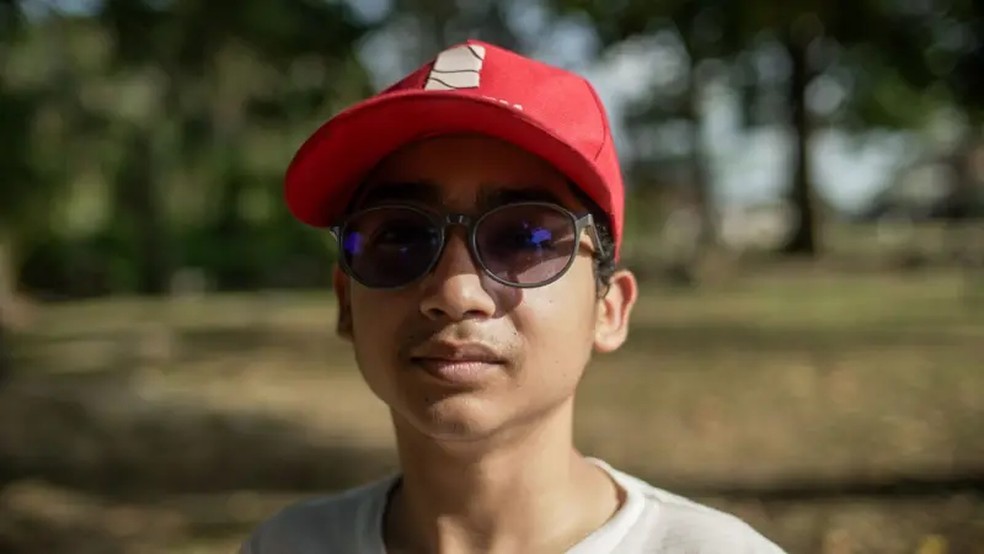 João Victor da Silva se viu obrigado a virar 'João do Clima' em Belém — Foto: Vitor Serrano/BBC