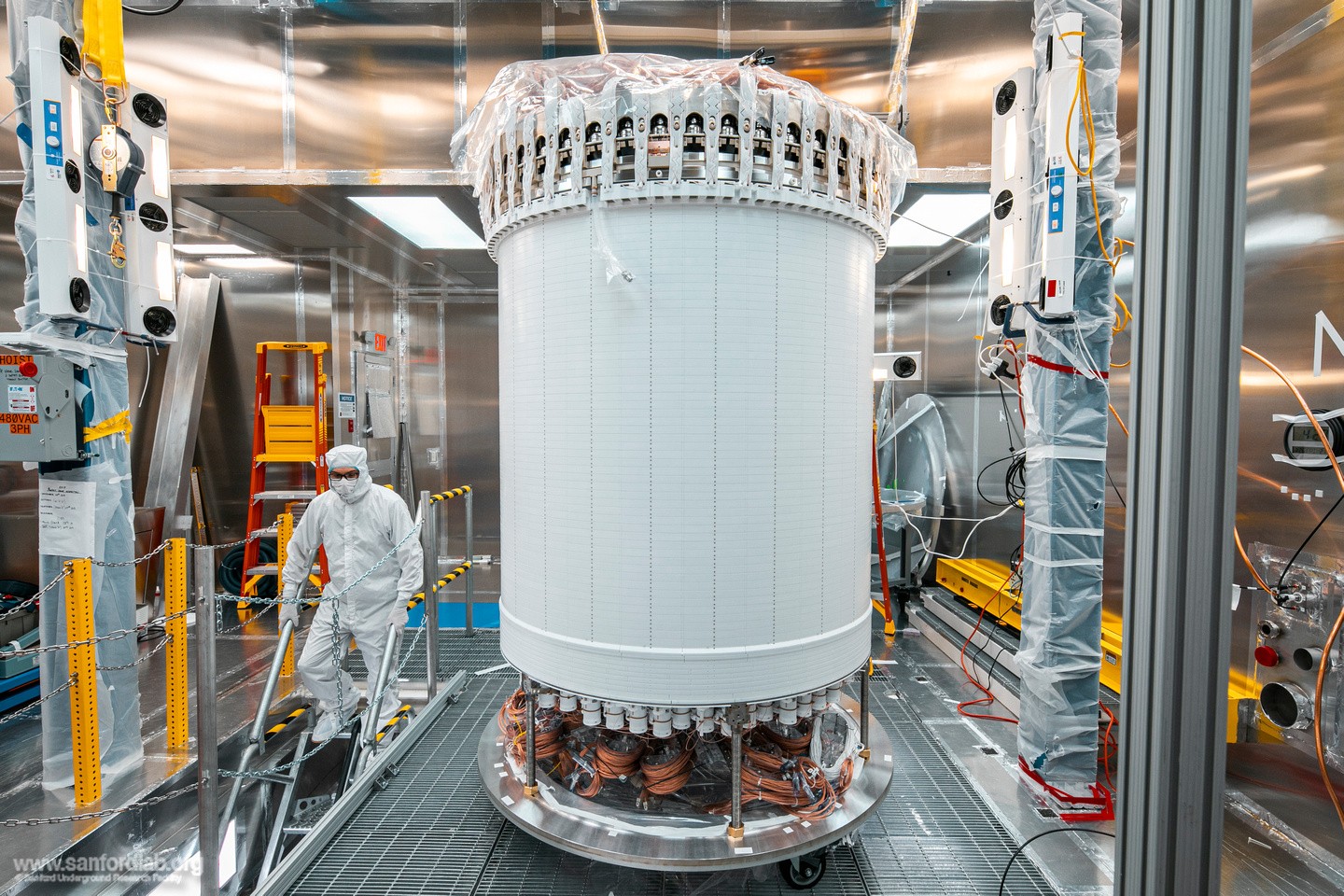 Após décadas de busca, cientistas detectam sinal que pode ser o 1º indício direto de matéria escura - QTU Questões do Universo