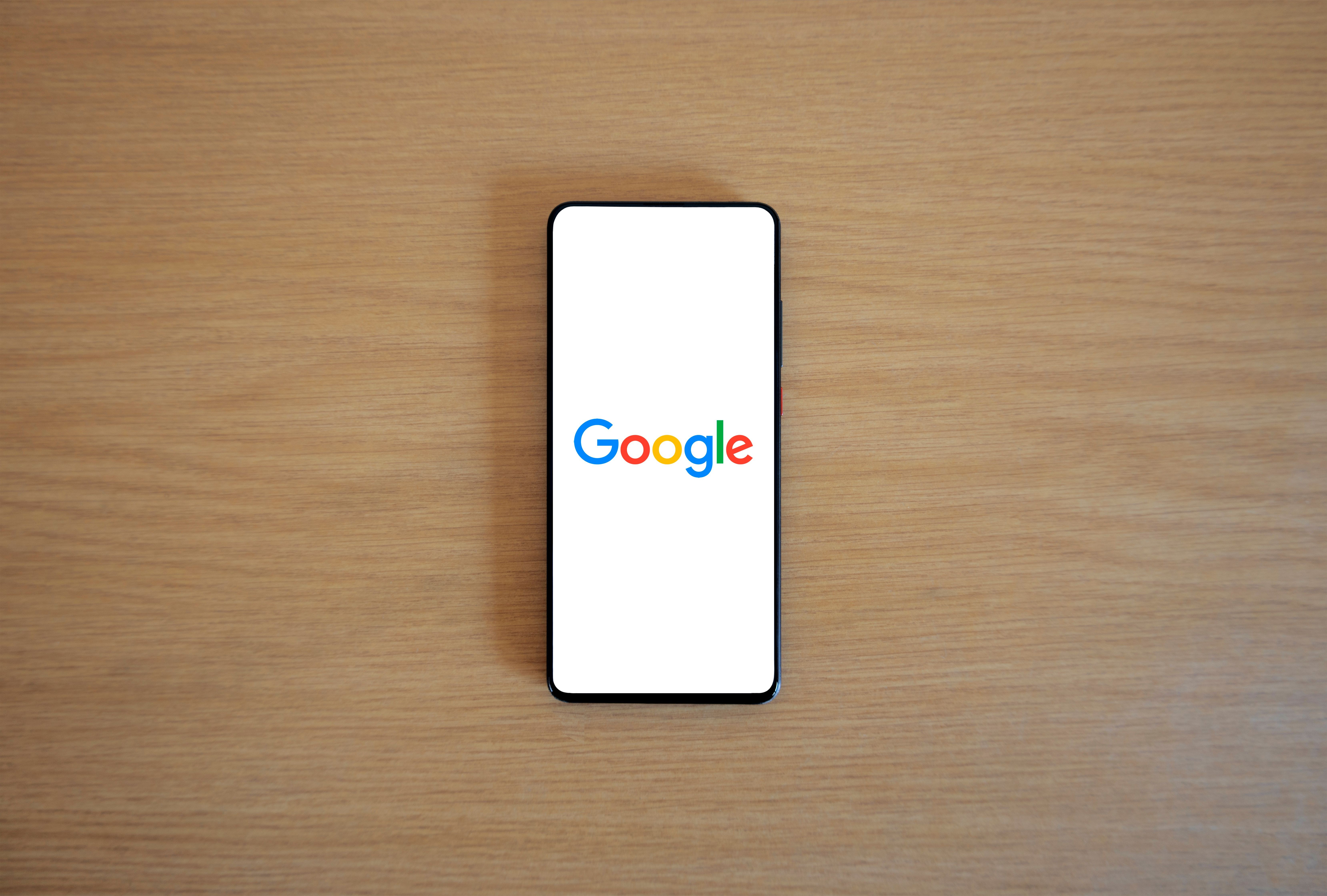 Google oferece 1 ano grátis de Google AI Plus para universitários brasileiros - QTU Questões do Universo