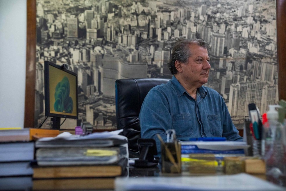 Síndico do Copan, Guilherme Milani diz que assunto do Airbnb não está pacificado no prédio, mas defende que modalidade valorizou imóveis — Foto: BBC News fonte