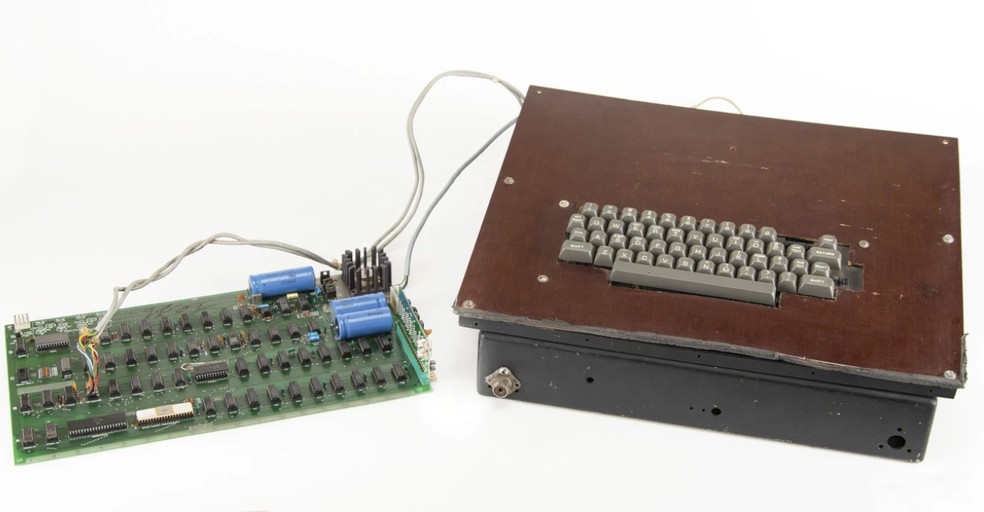 Protótipo de primeiro computador da Apple — Foto: Reprodução/RR Auction