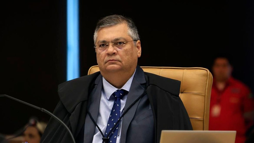 Carazza considera que a decisão de Dino promove uma 'discussão necessária' sobre padrões remuneratórios mínimos no serviço público brasileiro — Foto: BBC News fonte