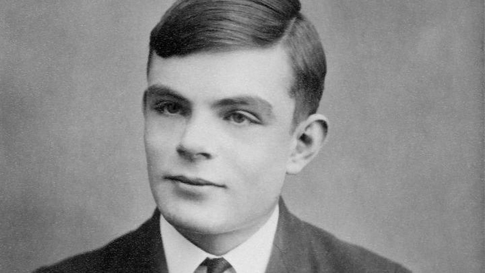 Alan Turing criou um teste que mede o quão indistinguíveis as máquinas são dos humanos — Foto: BBC News fonte