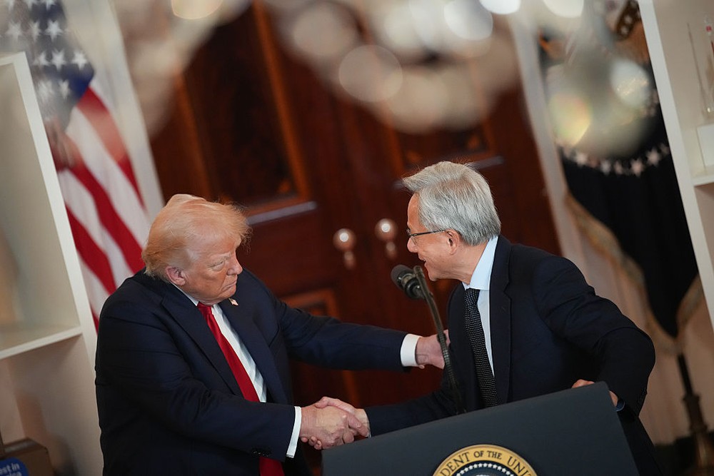 Trump leva Elon Musk, Tim Cook, Jensen Huang e outros líderes de ...