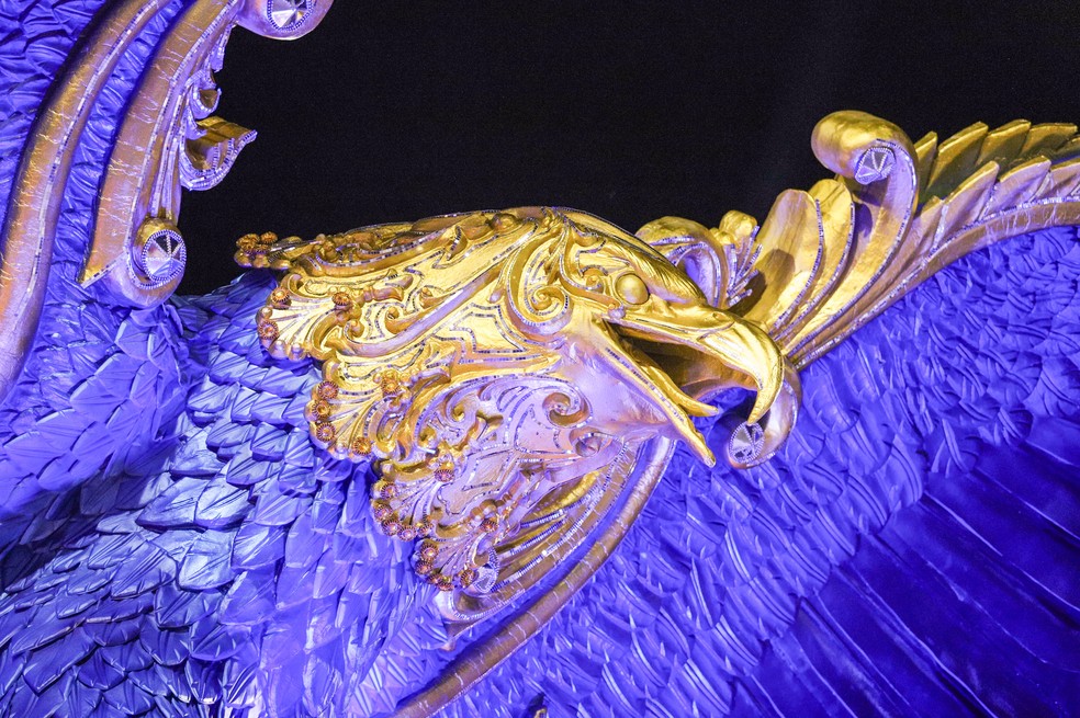 Águia, símbolo da Portela, em desfile de 2023 — Foto: Bruno Martins Imagens/Getty Images