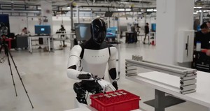 Novo vídeo mostra o robô humanoide Optimus trabalhando em fábrica da Tesla